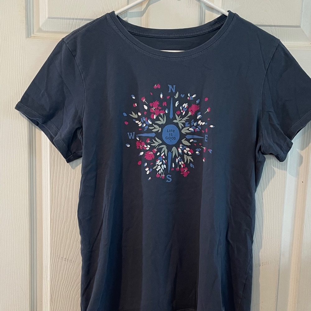 Life Is Good Size Large Women's Navy Floral Compass Graphic Tee